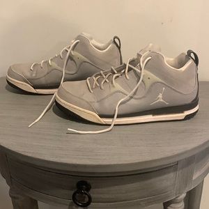 Jordan basketball sneakers Men’s 9.5